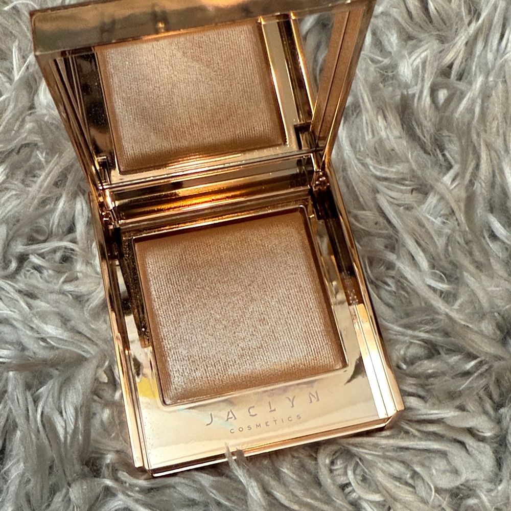 Jaclyn cosmetics highlighter